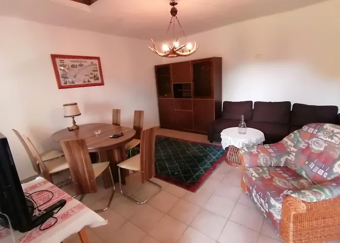 Semesterbostad Romantisches Ferienhaeuschen In Den Weinbergen Von Mit Schoener Aussicht