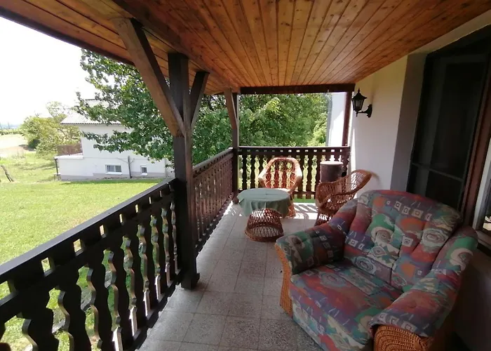 Romantisches Ferienhaeuschen In Den Weinbergen Von Mit Schoener Aussicht Case de vacanță Garabonc